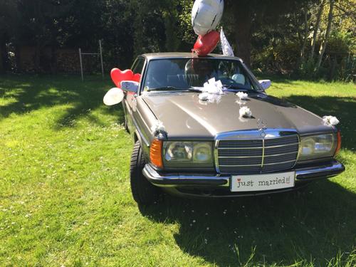 Ballondekoration-Hochzeitsauto-Mercedes-Just-Married