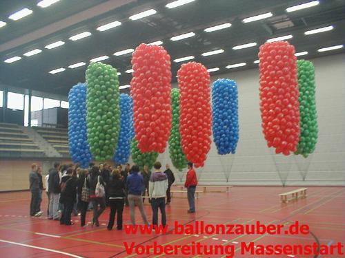 Ballondekoration-Massenstart-Netze-rot-grün-blau