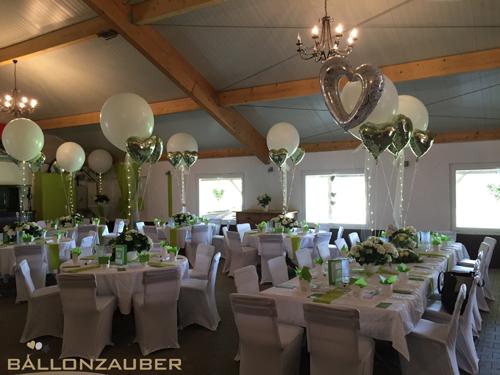 Ballondekoration-Riesenballons-Tuell-Folienballons-Hochzeit-beleuchtet-Tisch